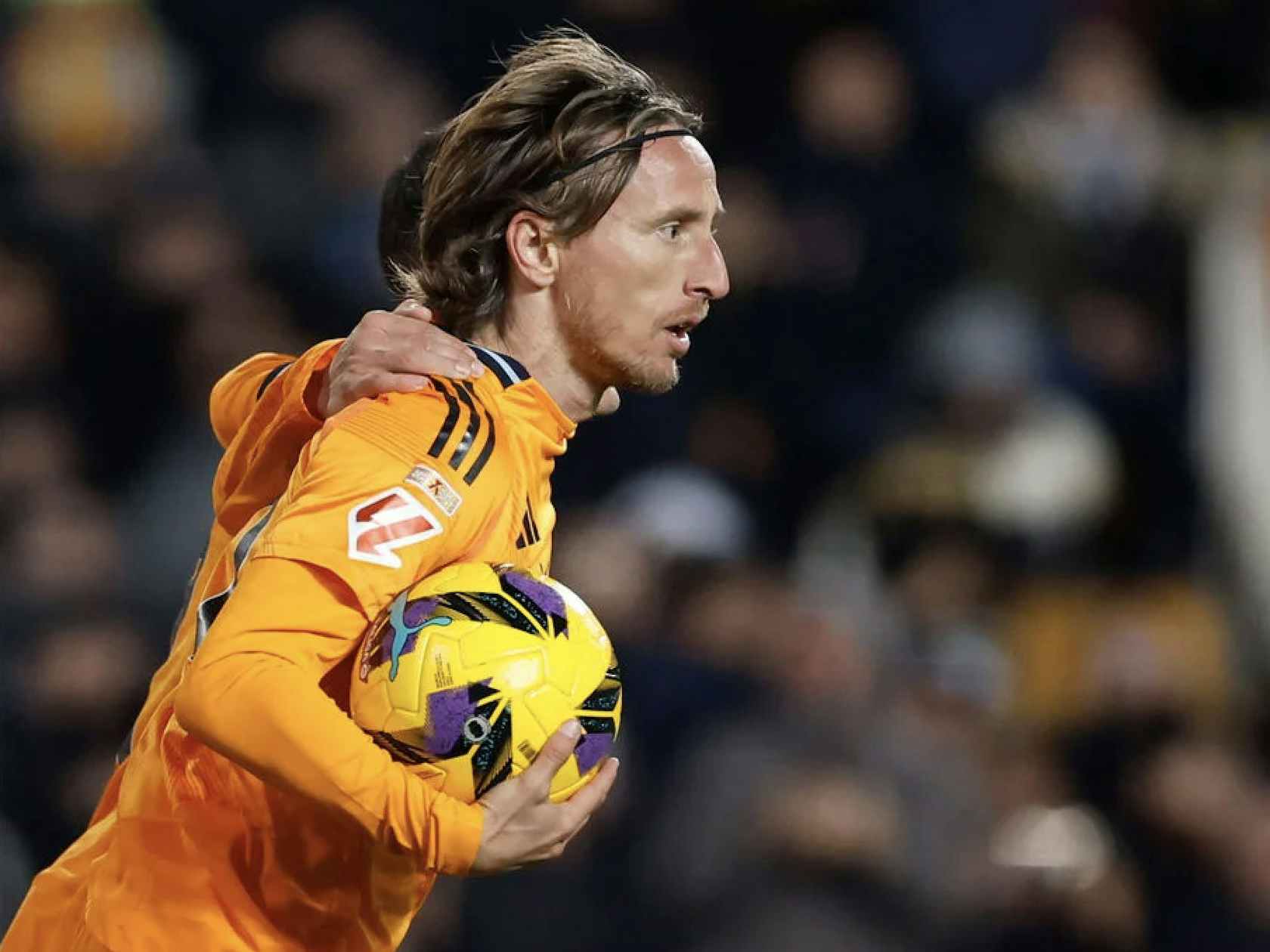 布朗赛季前21场三次砍下40+，伯德之后队史第二人