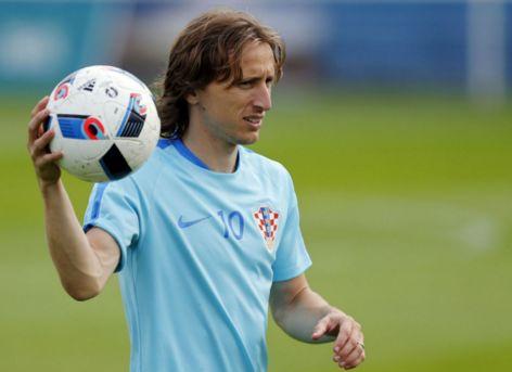 林诗栋：我没有让大家失望！胜利后亲吻胸前国旗