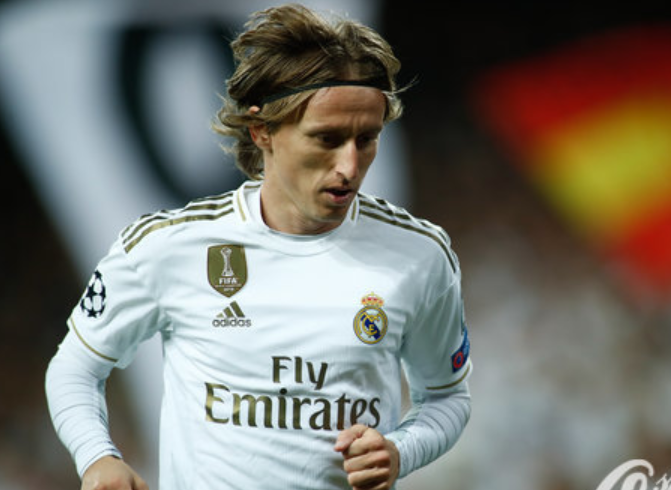 拜仁快速传球移动致对手防线瓦解